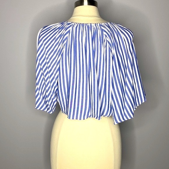 Stripes Crop‎ Top - Picture 2 of 8